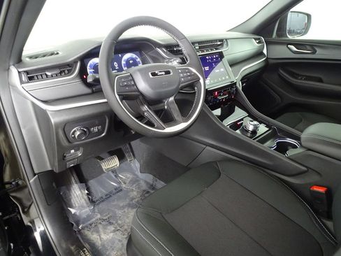 New 2025 Jeep Grand Cherokee Laredo image 22