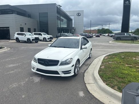 Used 2013 Mercedes-Benz C 300 4MATIC Sedan image 4