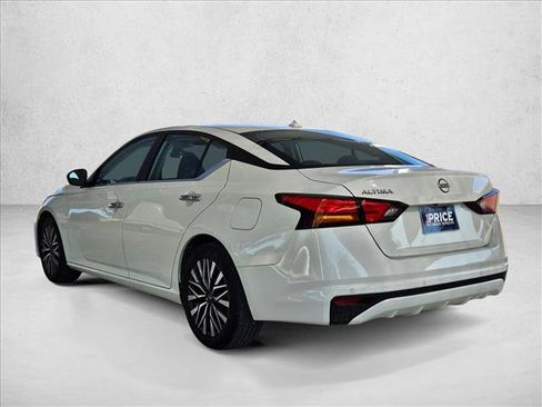Used 2025 Nissan Altima 2.5 SV FWD image 7