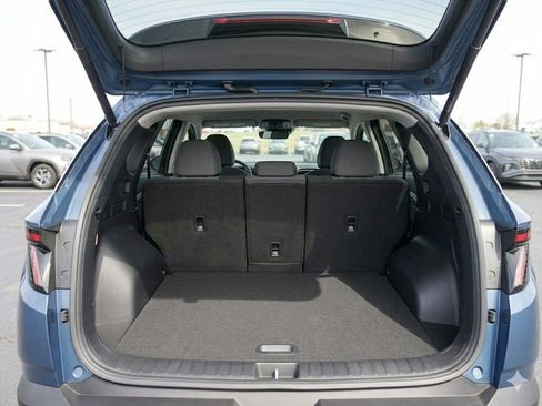 Used 2025 Hyundai Tucson SEL FWD image 2