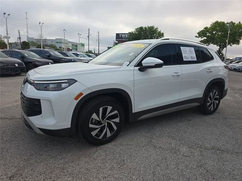 Used 2025 Volkswagen Tiguan S image 6