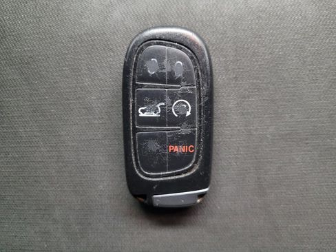 Used 2019 Jeep Cherokee Latitude Plus AWD/4WD image 32