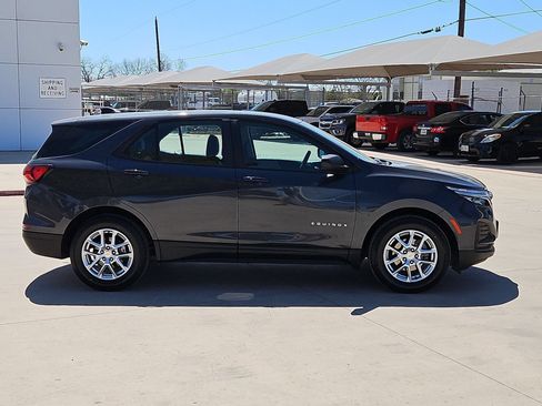 Certified 2022 Chevrolet Equinox LS FWD image 2