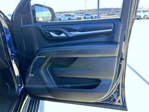 Used 2022 GMC Yukon XL Denali image 16