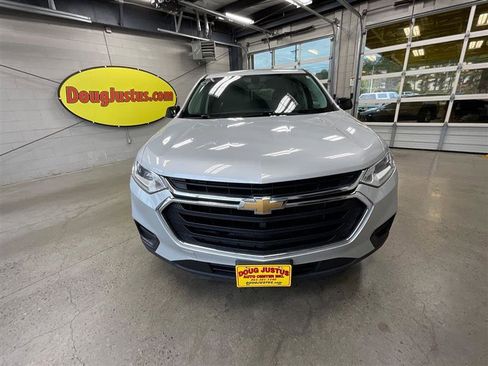 Used 2020 Chevrolet Traverse LS image 8