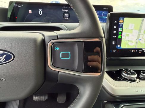 Used 2025 Ford Expedition Active image 34