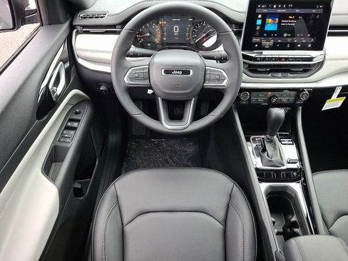 New 2026 Jeep Compass Limited image 8