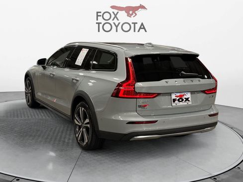 Used 2025 Volvo V60 B5 Cross Country Plus AWD/4WD image 4