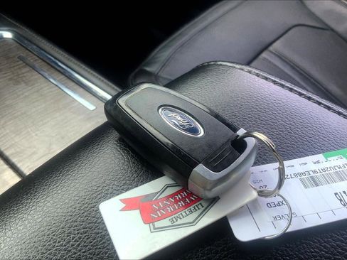 Used 2020 Ford Expedition Limited image 12