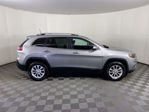 Used 2019 Jeep Cherokee Latitude w/ Popular Appearance Group AWD/4WD image 5