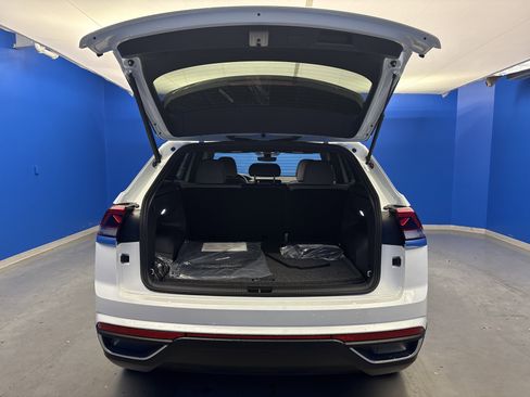 New 2026 Volkswagen Atlas Cross Sport SE image 27