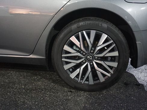 Used 2024 Nissan Altima 2.5 SV image 6