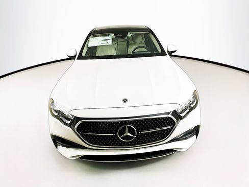 Used 2025 Mercedes-Benz E 350 4MATIC Sedan image 2