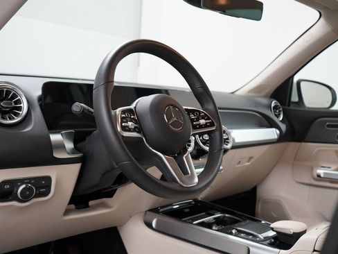 Used 2023 Mercedes-Benz EQB 300 4MATIC image 14