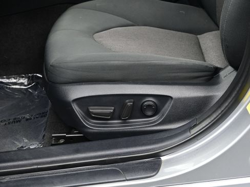 Used 2022 Toyota Camry LE FWD image 11