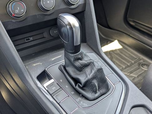 Used 2018 Volkswagen Tiguan S FWD image 12