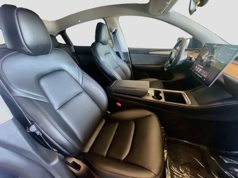 Used 2025 Tesla Model Y Long Range RWD image 29