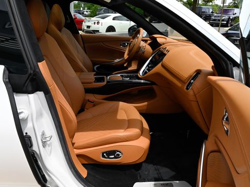 Used 2024 Aston Martin DBX AWD/4WD image 54