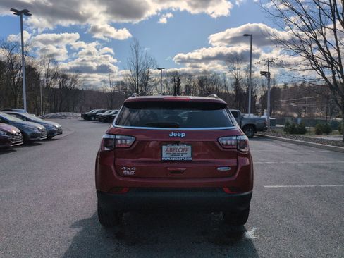 Used 2024 Jeep Compass Latitude image 6