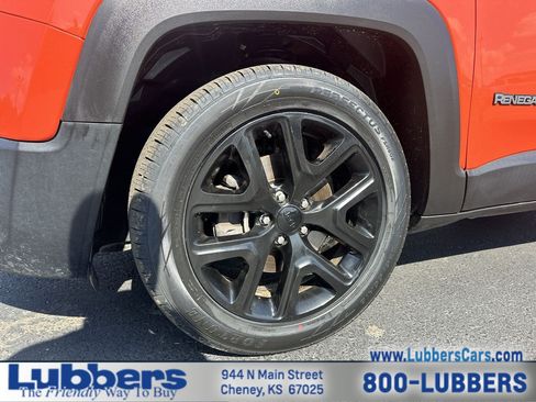 Used 2018 Jeep Renegade Altitude FWD image 10