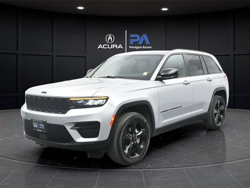 Used 2025 Jeep Grand Cherokee Altitude AWD/4WD image 1