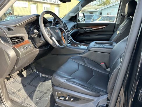 Used 2018 Cadillac Escalade 4WD image 10