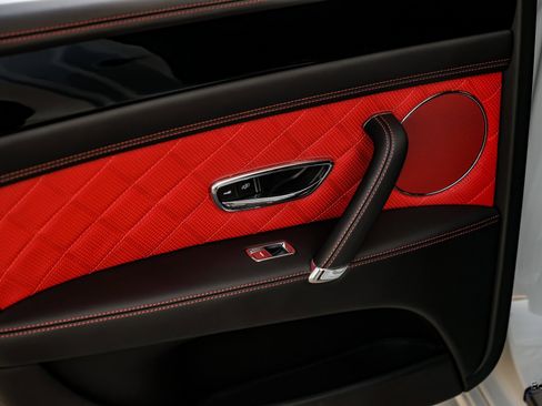 Used 2018 Bentley Flying Spur S V8 image 95