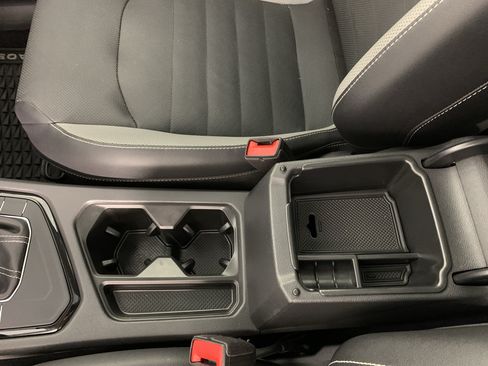 Used 2022 Volkswagen Taos SEL w/ Panoramic Sunroof Package FWD image 28