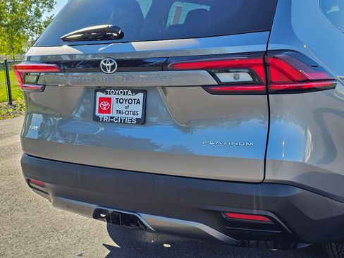 Used 2026 Toyota Grand Highlander AWD image 13