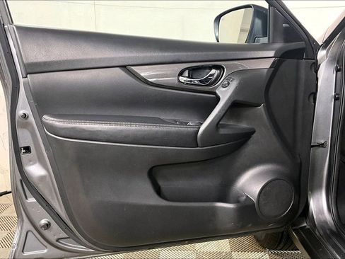 Used 2017 Nissan Rogue S w/ Appearance Package image 22