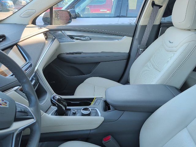 Used 2023 Cadillac XT5 Premium Luxury w/ Technology Package AWD/4WD image 9