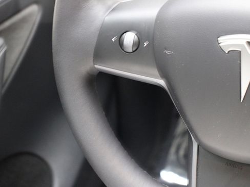 Used 2022 Tesla Model Y Performance image 40