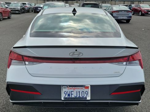 Certified 2025 Hyundai Elantra SEL FWD image 19