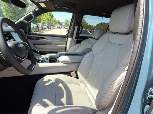 New 2026 Jeep Grand Wagoneer Limited AWD/4WD image 17