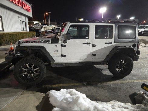 Used 2014 Jeep Wrangler Unlimited Sahara image 3