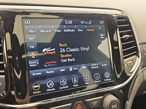 Used 2020 Jeep Grand Cherokee Overland AWD/4WD image 30