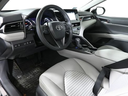 Used 2024 Toyota Camry SE image 4