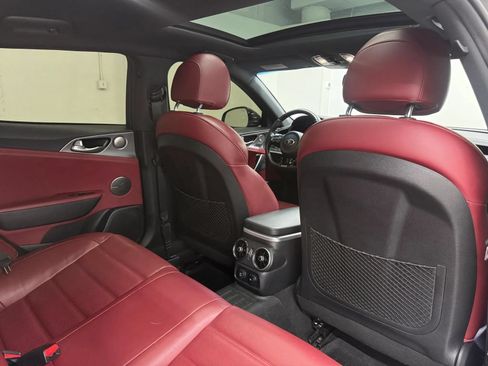 Used 2018 Kia Stinger GT2 AWD/4WD image 17