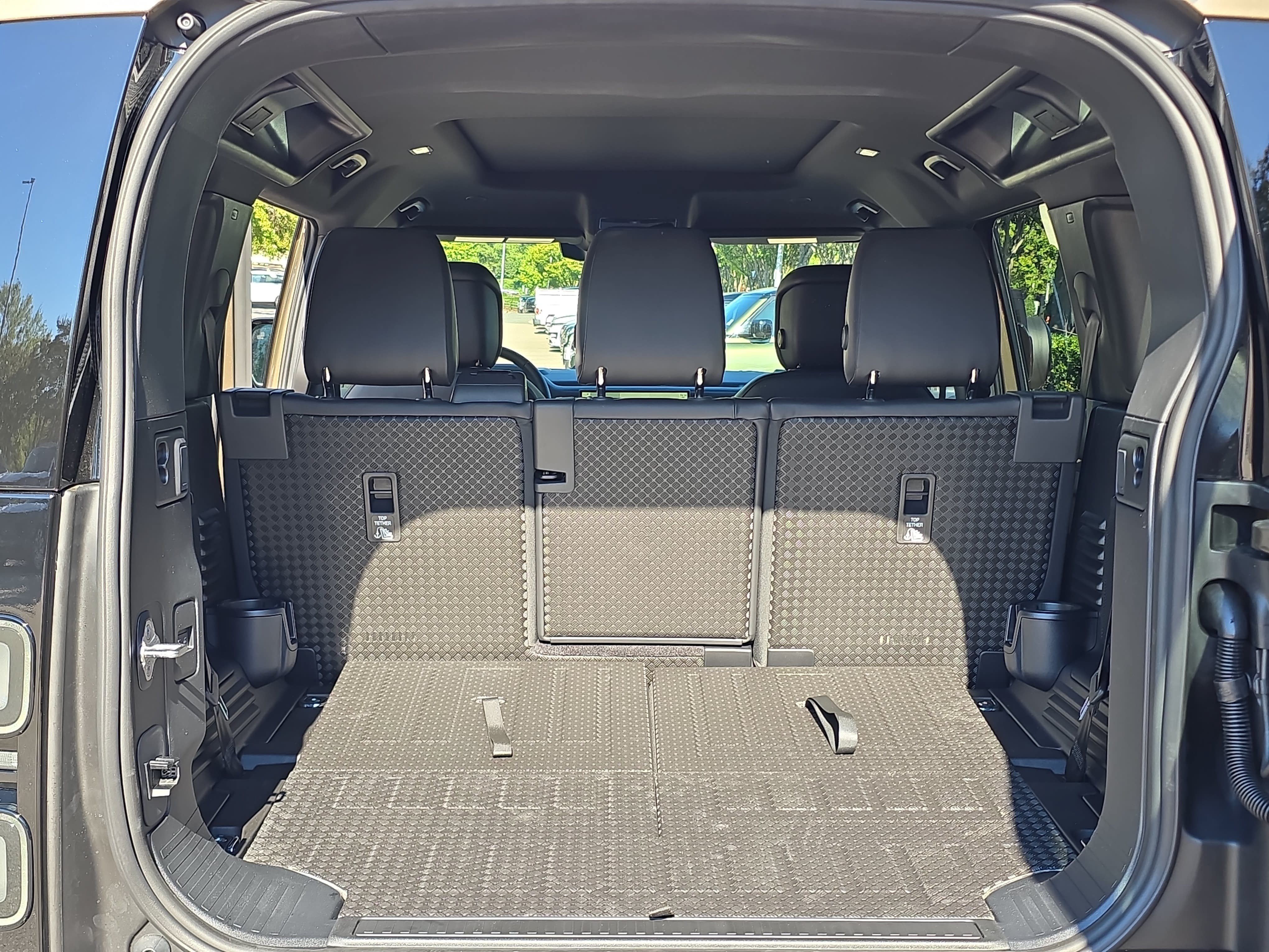 New 2026 Land Rover Defender 110 X-Dynamic SE AWD/4WD image 12