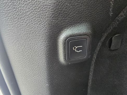 Used 2019 Jeep Cherokee Limited w/ Luxury Group image 15