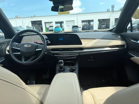Used 2025 Cadillac XT4 Premium Luxury AWD/4WD image 18