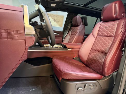 Used 2026 Cadillac Escalade Luxury w/ Touring Package AWD/4WD image 4
