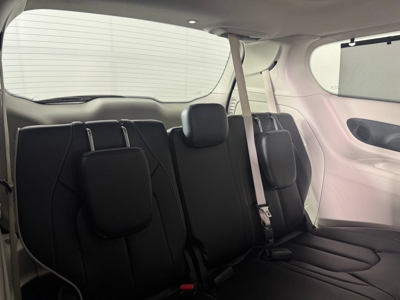 Used 2024 Chrysler Pacifica Limited FWD image 33
