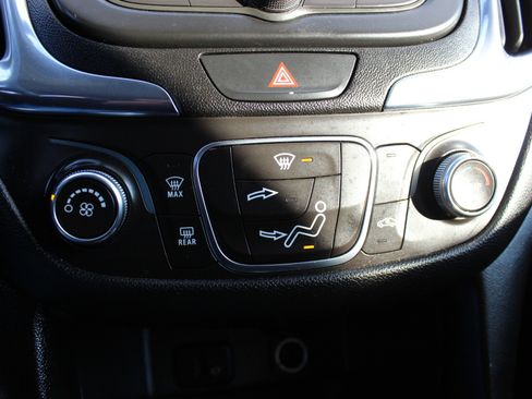 Used 2018 Chevrolet Equinox LT FWD image 28