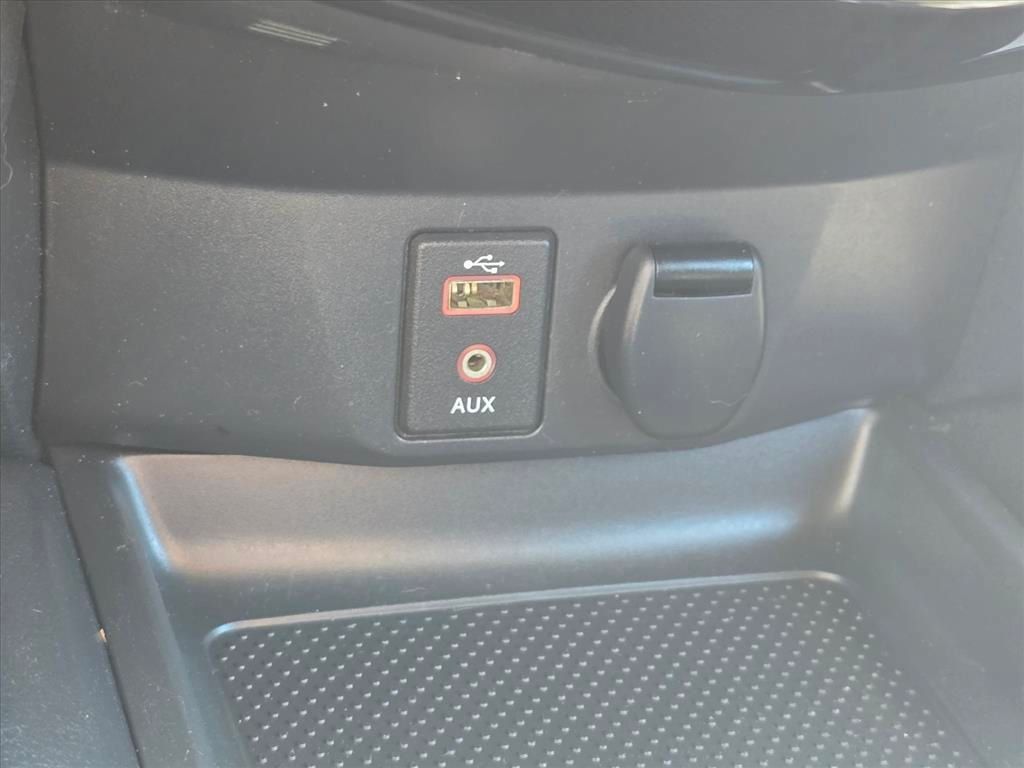 Used 2017 Nissan Rogue SV w/ Sun & Sound Touring Package FWD image 17