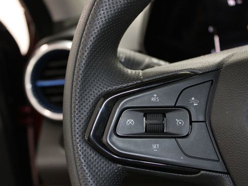 Used 2025 Chevrolet Trax LT image 28