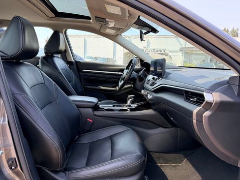 Used 2023 Nissan Altima 2.5 SL FWD image 9
