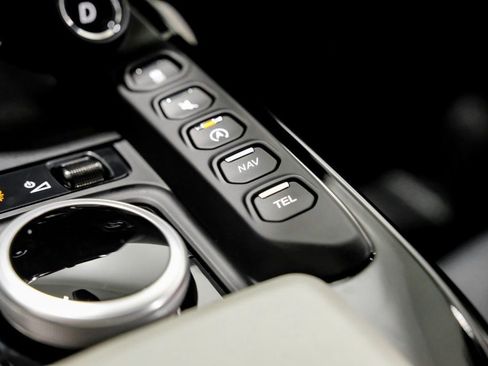 Used 2023 Aston Martin V12 Vantage RWD image 23