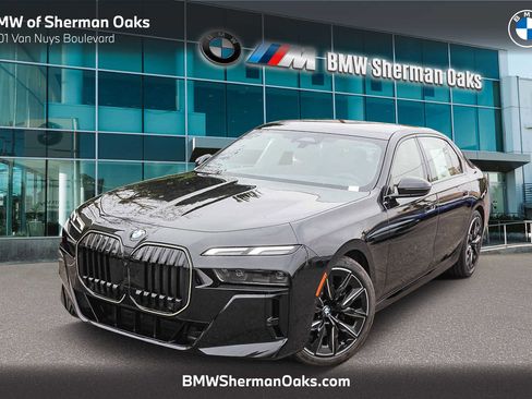 New 2026 BMW 740i w/ Premium Package image 1