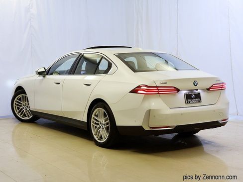 Certified 2025 BMW 530i xDrive AWD/4WD image 9